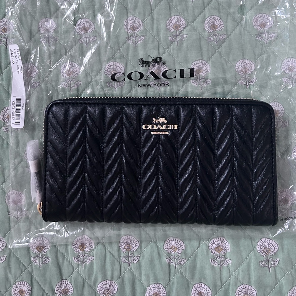 Coach Large Accordion Zip Wallet Black Quilting F75802 MSRP: $298 NEW